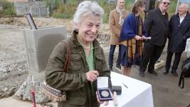gallas Hraběnka Agathe Maria Széczényi, pravnučka Franze Clam-Gallas s pamětní medailí